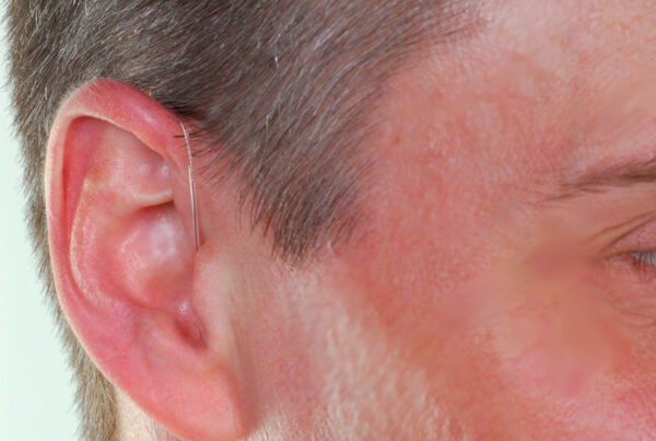 protect-hearing-aids-when-removing-face-mask